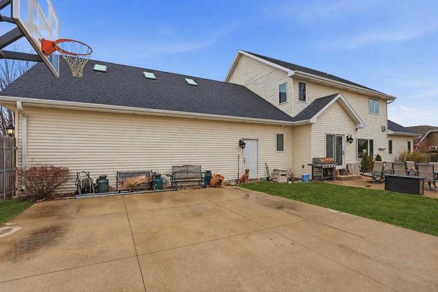 N9005 BLACKOAK STREET, Menasha, WI 54952