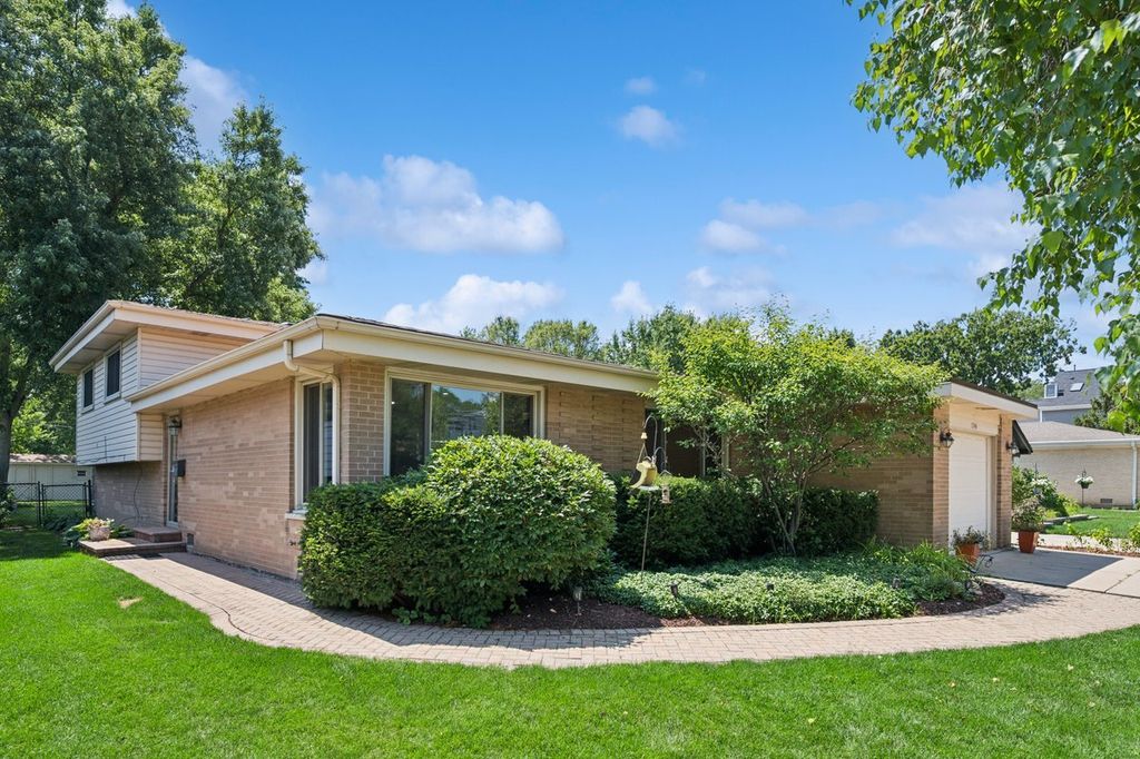 1746 Richfield Avenue, Highland Park, IL 60035 — exterior