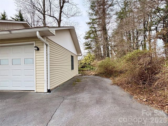 2335 Greater Druid Hills Boulevard, Hendersonville, NC 28791