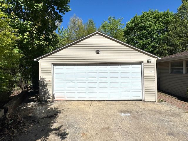 1008 Adams Court, Carpentersville, IL 60110