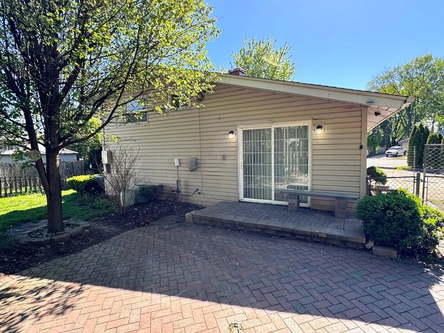 1008 Adams Court, Carpentersville, IL 60110
