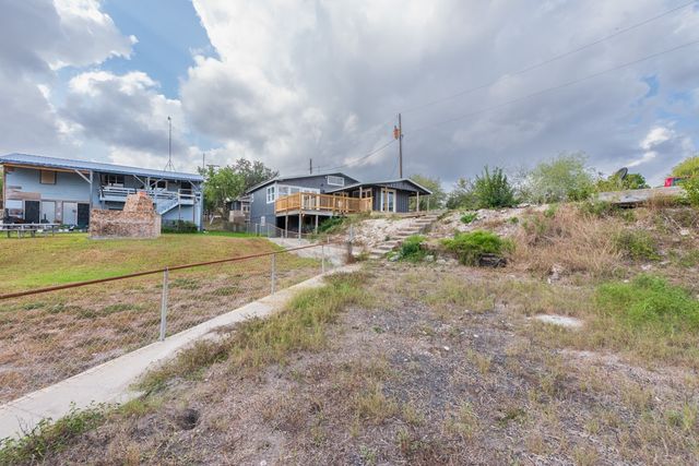 102 White Point Trai, Sandia, TX 78383