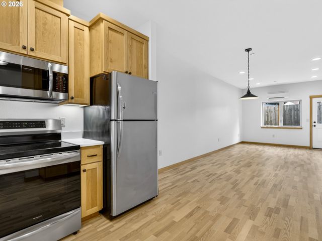 5870 Ne MASON St 9, Portland, OR 97218