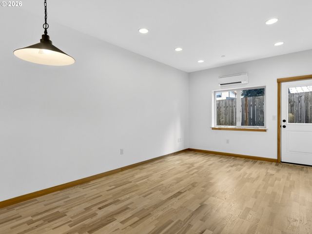 5870 Ne MASON St 9, Portland, OR 97218