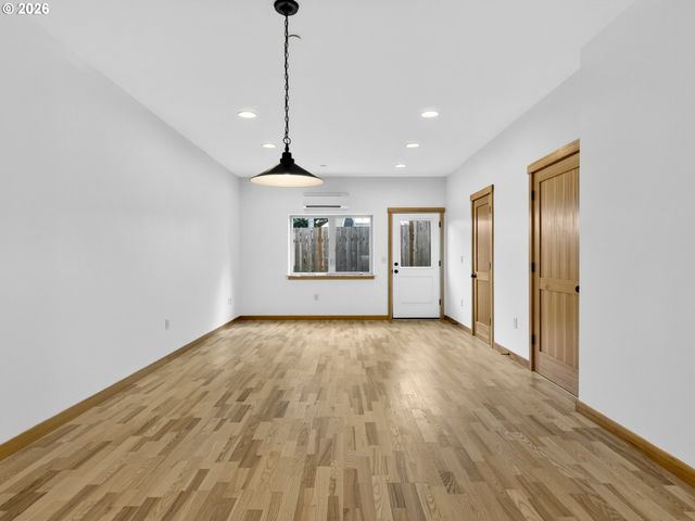 5870 Ne MASON St 9, Portland, OR 97218