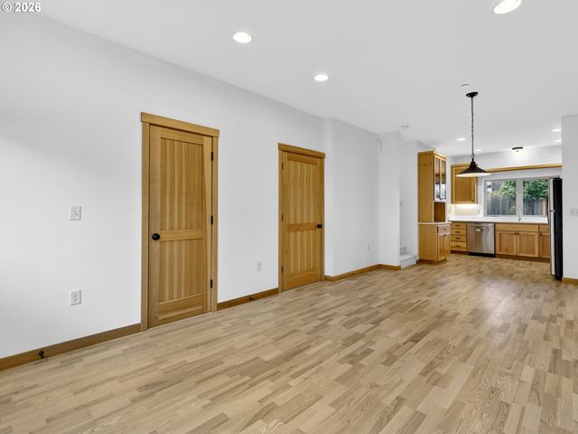 5870 Ne MASON St 9, Portland, OR 97218