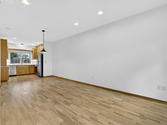 5870 Ne MASON St 9, Portland, OR 97218