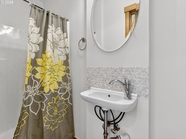 5870 Ne MASON St 9, Portland, OR 97218