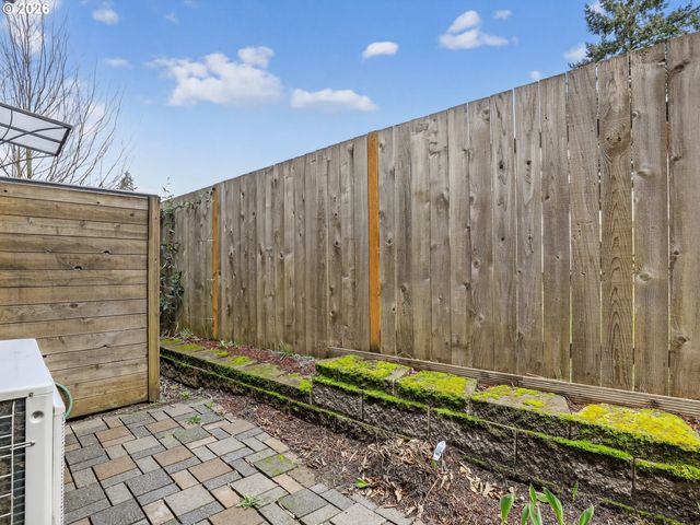 5870 Ne MASON St 9, Portland, OR 97218