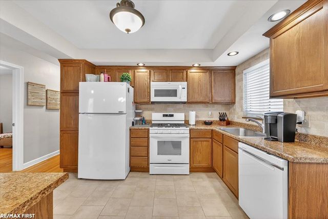 21025 Wakefield Street, Clinton Township, MI 48035