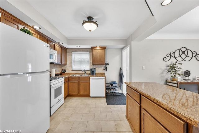 21025 Wakefield Street, Clinton Township, MI 48035