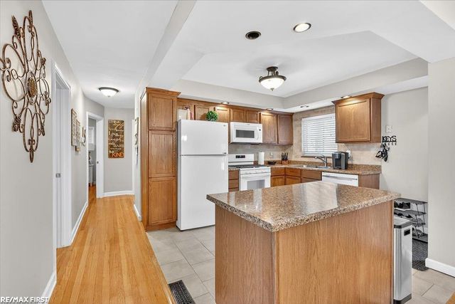 21025 Wakefield Street, Clinton Township, MI 48035