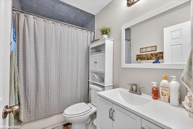 21025 Wakefield Street, Clinton Township, MI 48035