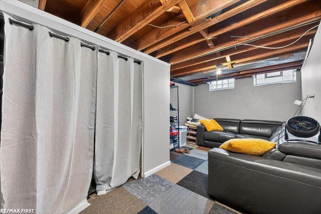 21025 Wakefield Street, Clinton Township, MI 48035