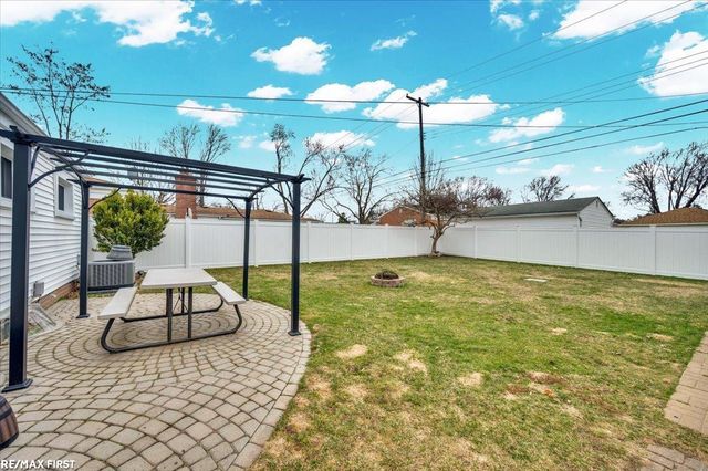 21025 Wakefield Street, Clinton Township, MI 48035