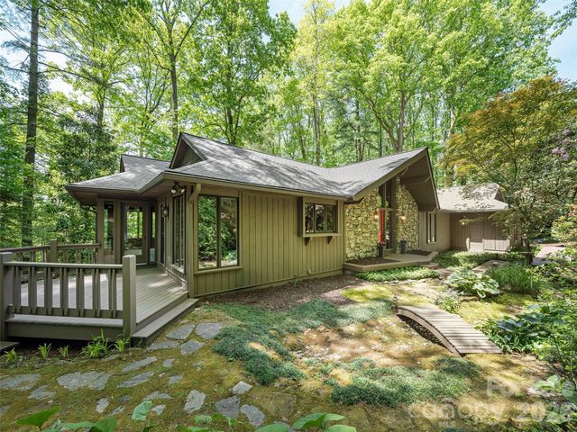 227 Estate Drive, Hendersonville, NC 28739