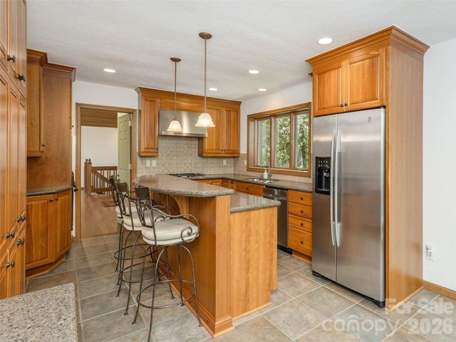 227 Estate Drive, Hendersonville, NC 28739