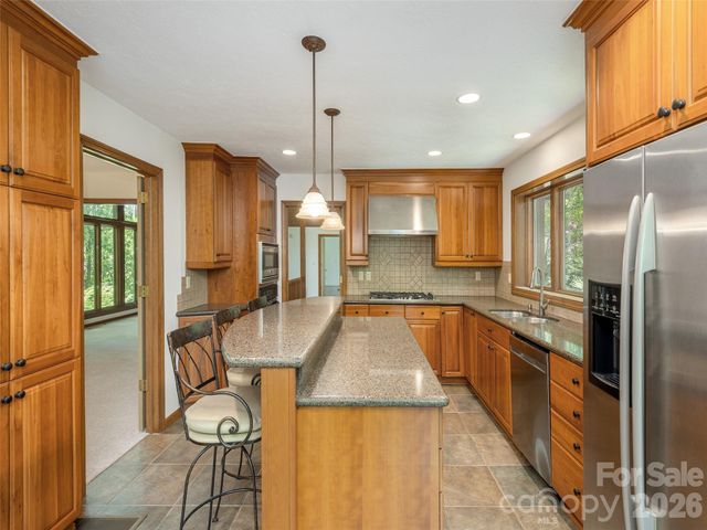 227 Estate Drive, Hendersonville, NC 28739