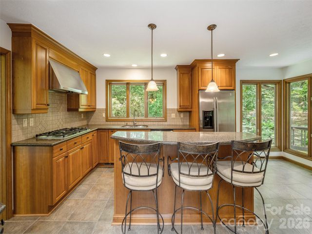 227 Estate Drive, Hendersonville, NC 28739