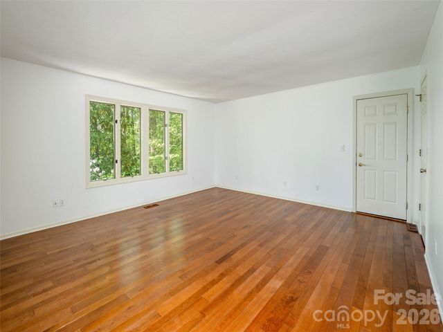 227 Estate Drive, Hendersonville, NC 28739