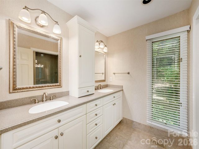 227 Estate Drive, Hendersonville, NC 28739