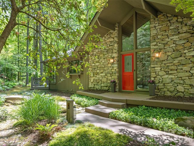227 Estate Drive, Hendersonville, NC 28739