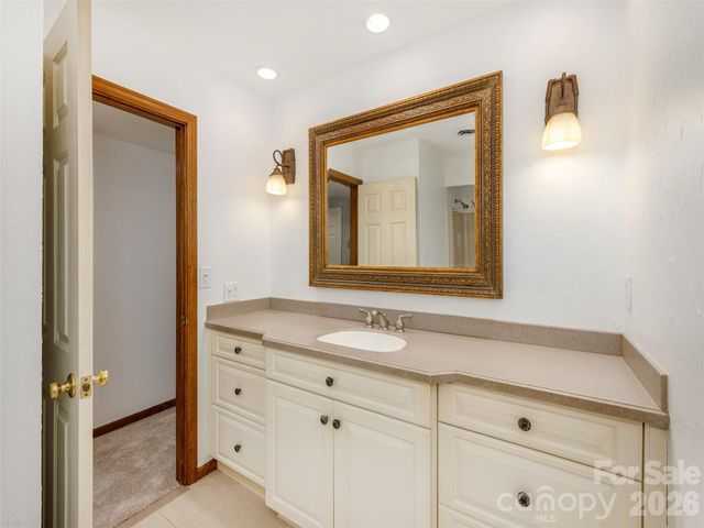 227 Estate Drive, Hendersonville, NC 28739