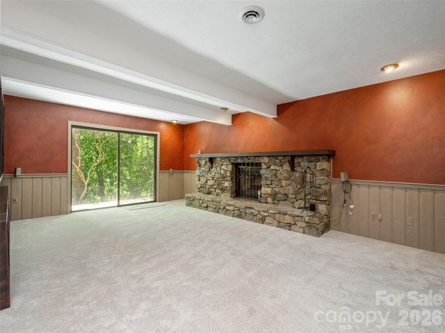 227 Estate Drive, Hendersonville, NC 28739