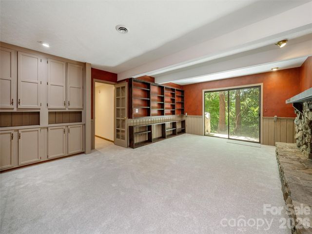 227 Estate Drive, Hendersonville, NC 28739