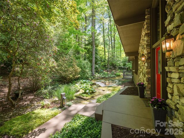227 Estate Drive, Hendersonville, NC 28739
