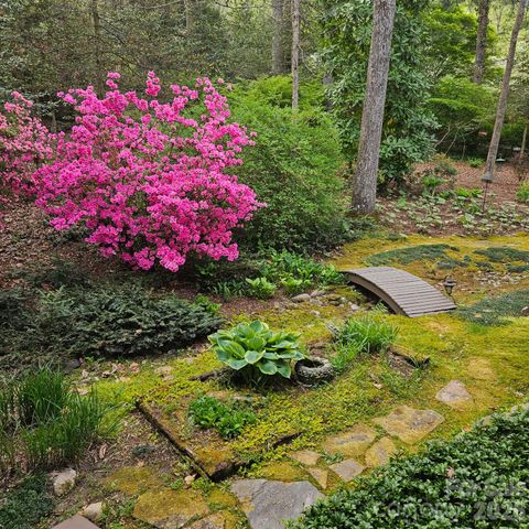 227 Estate Drive, Hendersonville, NC 28739