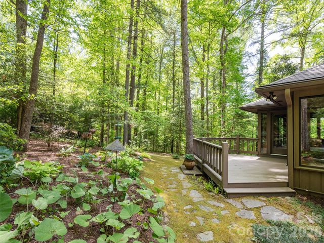 227 Estate Drive, Hendersonville, NC 28739