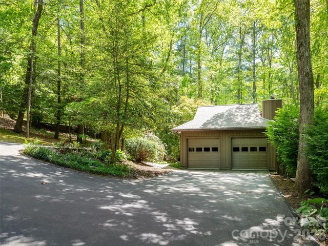227 Estate Drive, Hendersonville, NC 28739