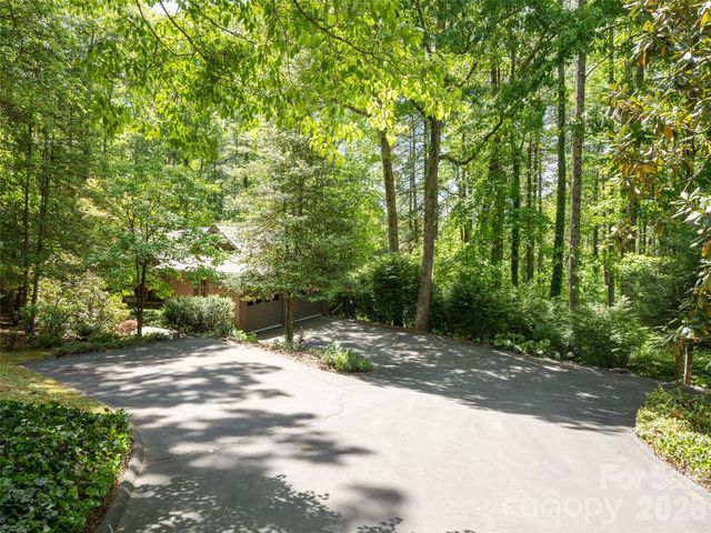 227 Estate Drive, Hendersonville, NC 28739