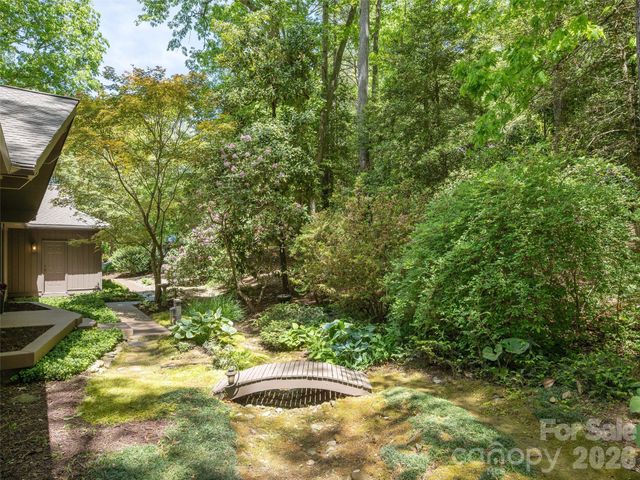 227 Estate Drive, Hendersonville, NC 28739