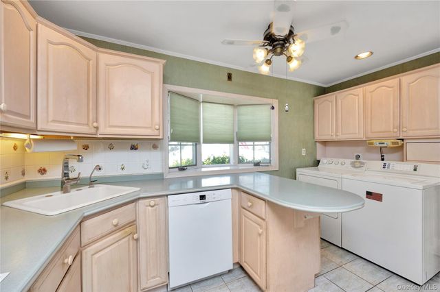 69 Cottonwood Lane, Westbury, NY 11590