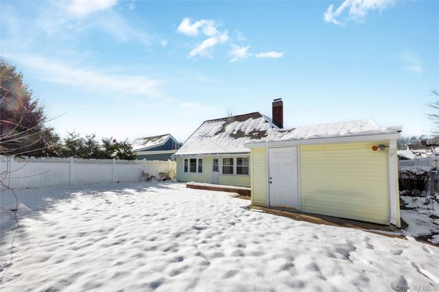 69 Cottonwood Lane, Westbury, NY 11590