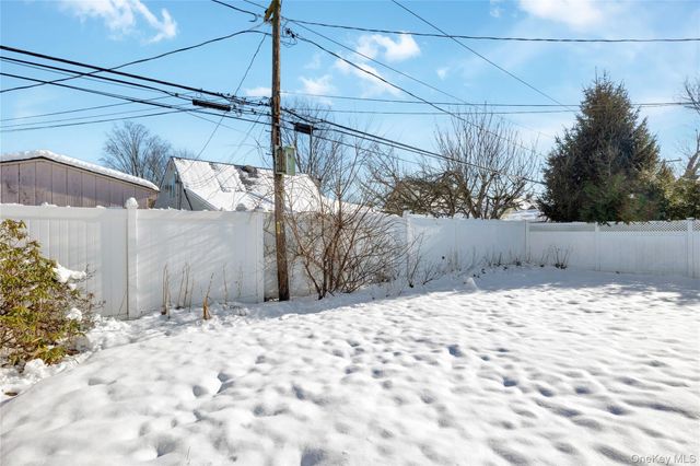 69 Cottonwood Lane, Westbury, NY 11590