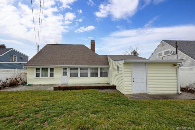 69 Cottonwood Lane, Westbury, NY 11590