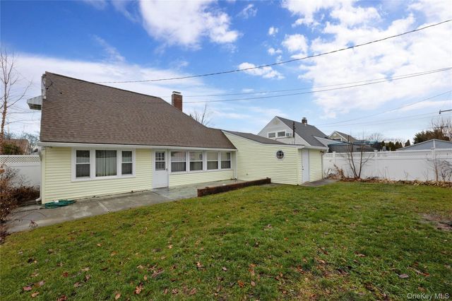 69 Cottonwood Lane, Westbury, NY 11590