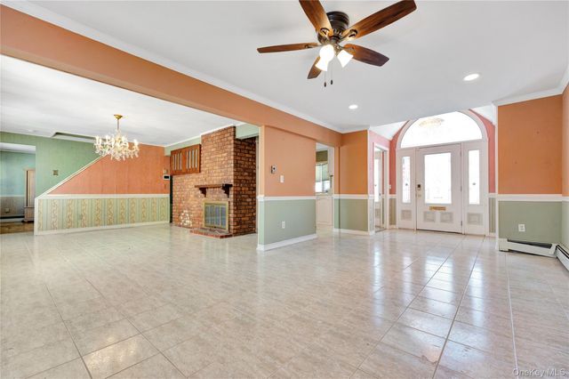 69 Cottonwood Lane, Westbury, NY 11590