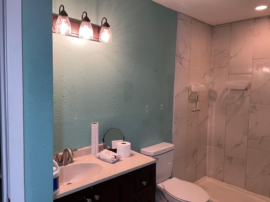 7600 Emmett F Lowry Expressway 706, Texas City, TX 77591