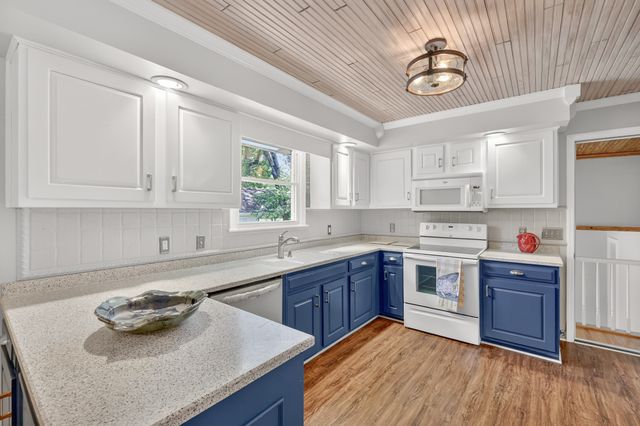 111 Countrywood Dr, Lebanon, TN 37087
