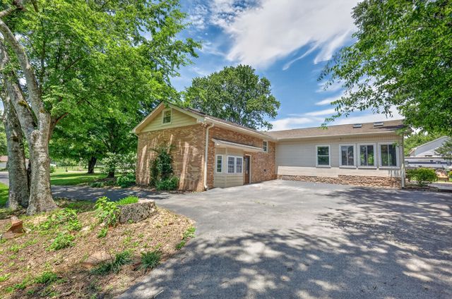 111 Countrywood Dr, Lebanon, TN 37087