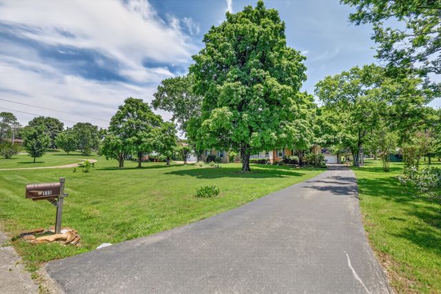 111 Countrywood Dr, Lebanon, TN 37087