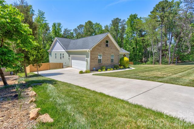 9311 Willowglen Trail, Charlotte, NC 28215