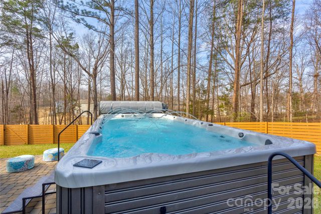 9311 Willowglen Trail, Charlotte, NC 28215