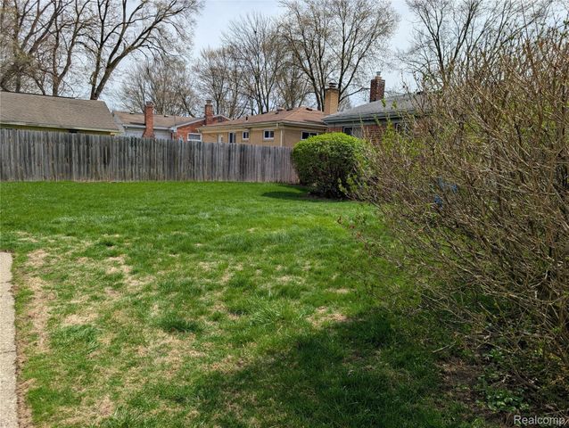 318 Royal Park Lane Lane, Madison Heights, MI 48071