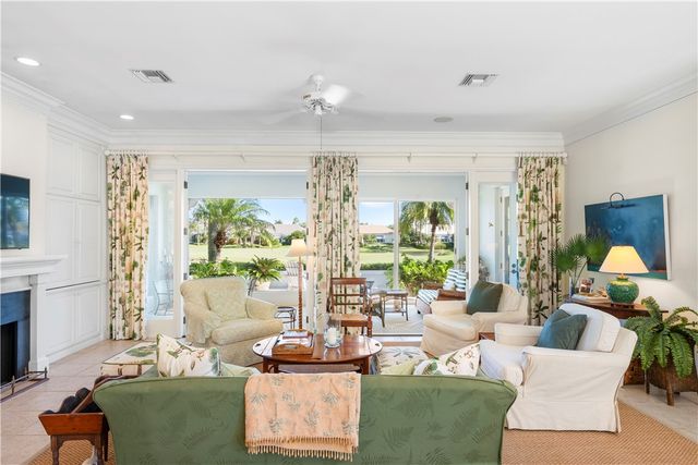 704 Grove Place, Vero Beach, FL 32963