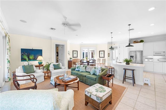 704 Grove Place, Vero Beach, FL 32963